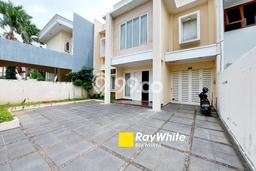 Disewakan! Rumah 4 Kamar Tidur &
4 Kamar Mandi di Lebak Bulus, Jakarta Selatan Disewakan! Rumah 4 Kamar Tidur &
4 Kamar Mandi di Lebak Bulus, Jakarta Selatan