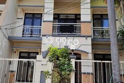 Rumah Lokasi Strategis di Wiyung, Surabaya, Luas 153m2m² Bangunan 125m2m² Rumah Lokasi Strategis di Wiyung, Surabaya, Luas 153m2m² Bangunan 125m2m²