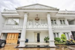 Ready to Use! Premium House LT 929m2 Desain Elegan di Pondok Indah Ready to Use! Premium House LT 929m2 Desain Elegan di Pondok Indah