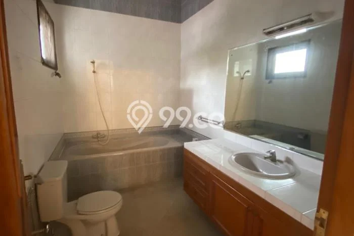Rumah Sewa Jakarta Selatan LT 980m2 LB 350m2 Kawasan Kemang Rumah Sewa Jakarta Selatan LT 980m2 LB 350m2 Kawasan Kemang