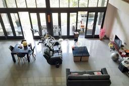 Rumah Mewah LB 500m2 Siap Pakai Desain Elegan di Setra Duta, Bandung Rumah Mewah LB 500m2 Siap Pakai Desain Elegan di Setra Duta, Bandung