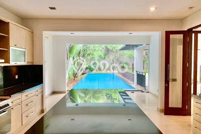 Hunian Minimalis Untuk Disewakan di Kemang Jakarta Selatan 4 KT & 4 KM Hunian Minimalis Untuk Disewakan di Kemang Jakarta Selatan 4 KT & 4 KM