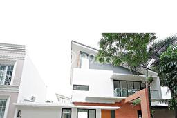 Rumah modern dan luas di Vassa Lake Lippo Cikarang Rumah modern dan luas di Vassa Lake Lippo Cikarang