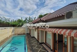 Rumah Mewah LB 560m2 Siap Huni Desain Elegan di Kemang, Jakarta Selatan Rumah Mewah LB 560m2 Siap Huni Desain Elegan di Kemang, Jakarta Selatan
