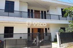 Rumah Modern LT 204m² Terawat di Kompleks Cluster Buah Batu, Bandung Rumah Modern LT 204m² Terawat di Kompleks Cluster Buah Batu, Bandung