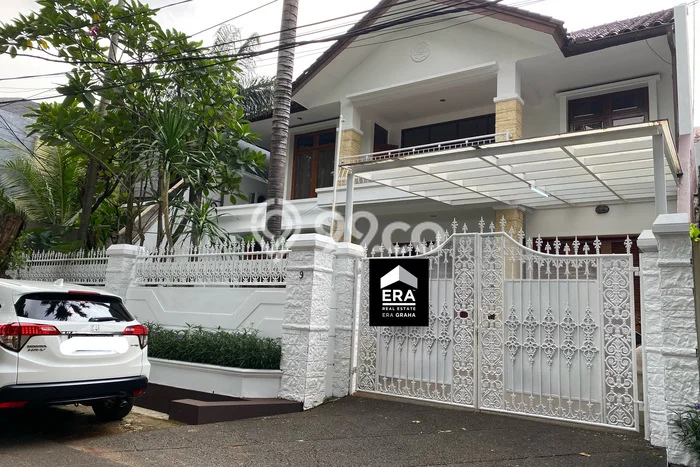 Disewakan Cepat Rumah Kondisi Baik di Kawasan Kebayoran Baru, Jakarta Selatan Disewakan Cepat Rumah Kondisi Baik di Kawasan Kebayoran Baru, Jakarta Selatan