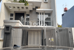 Rumah Nyaman dengan Luas Tanah 144m² dan Luas Bangunan 350m² di Kawasan Permata Buana, Jakarta Barat Rumah Nyaman dengan Luas Tanah 144m² dan Luas Bangunan 350m² di Kawasan Permata Buana, Jakarta Barat