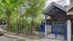 PROPERTI PILIHAN! Rumah di Rungkut, LT 228m2m² Bangunan 160m2m² PROPERTI PILIHAN! Rumah di Rungkut, LT 228m2m² Bangunan 160m2m²