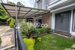 Rumah Elit Modern Tanpa Renovasi di BSD City Tangerang Rumah Elit Modern Tanpa Renovasi di BSD City Tangerang