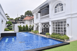 Ready to Use! Luxury House LT 1034m2 Desain Elegan di Pejaten Ready to Use! Luxury House LT 1034m2 Desain Elegan di Pejaten