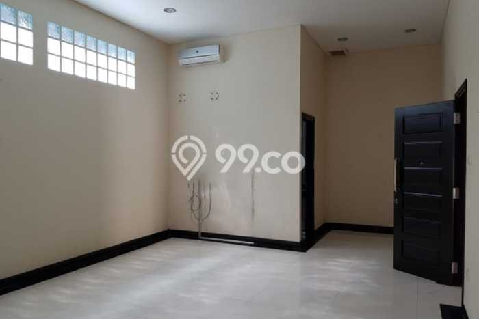 NEW LISTING! Rumah Strategis area Batununggal, Luas 180m2m² Bangunan 150m2m² NEW LISTING! Rumah Strategis area Batununggal, Luas 180m2m² Bangunan 150m2m²