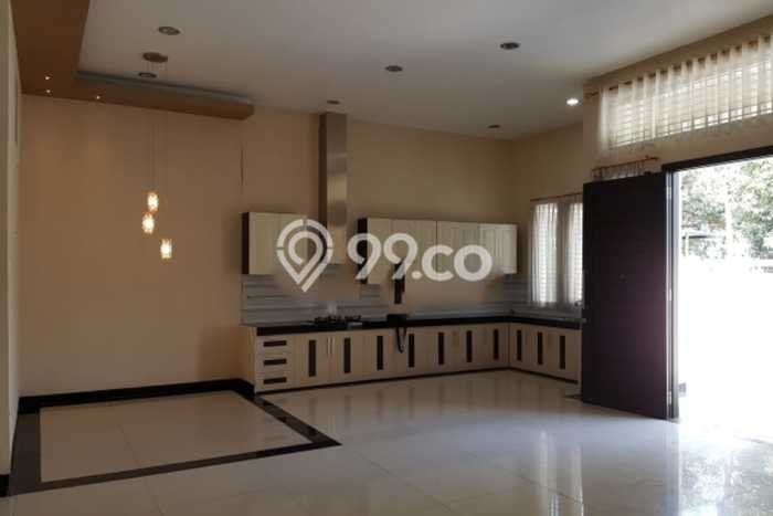 NEW LISTING! Rumah Strategis area Batununggal, Luas 180m2m² Bangunan 150m2m² NEW LISTING! Rumah Strategis area Batununggal, Luas 180m2m² Bangunan 150m2m²