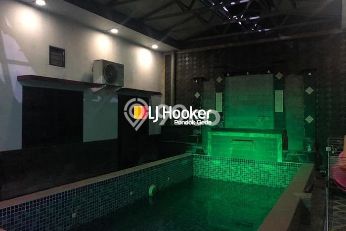 Jual Rumah Luas Elegan Dengan View Eksklusif di Cawang, Jakarta Timur Jual Rumah Luas Elegan Dengan View Eksklusif di Cawang, Jakarta Timur