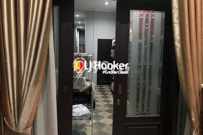 Jual Rumah Luas Elegan Dengan View Eksklusif di Cawang, Jakarta Timur Jual Rumah Luas Elegan Dengan View Eksklusif di Cawang, Jakarta Timur