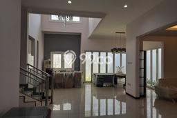 Rumah Terawat di Graha, Surabaya, Luas 450m2m² Bangunan 360m2m² DIJUAL CEPAT! Rumah Terawat di Graha, Surabaya, Luas 450m2m² Bangunan 360m2m² DIJUAL CEPAT!