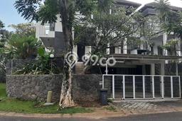 KESEMPATAN EMAS! Rumah di Graha, Surabaya, Luas 225m2m² LB 273m2m² KESEMPATAN EMAS! Rumah di Graha, Surabaya, Luas 225m2m² LB 273m2m²