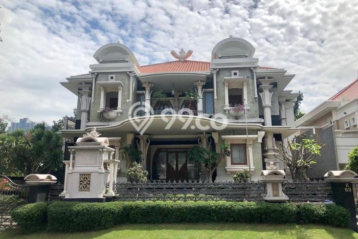 Rumah Mewah LB 2000m2 Siap Huni Desain Elegan di Babatan, Surabaya Rumah Mewah LB 2000m2 Siap Huni Desain Elegan di Babatan, Surabaya