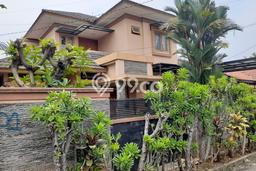 Rumah Elit Modern Tanpa Renovasi di Joglo Jakarta Barat Rumah Elit Modern Tanpa Renovasi di Joglo Jakarta Barat
