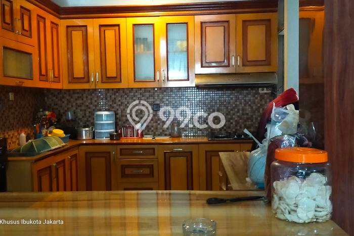 Siap Huni Rumah Mewah 8 Kamar di Kebon Jeruk Dekat ke Mana Pun Siap Huni Rumah Mewah 8 Kamar di Kebon Jeruk Dekat ke Mana Pun