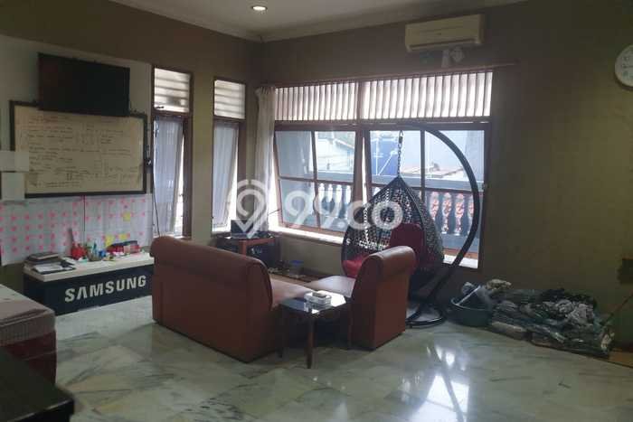 Siap Huni Rumah Mewah 8 Kamar di Kebon Jeruk Dekat ke Mana Pun Siap Huni Rumah Mewah 8 Kamar di Kebon Jeruk Dekat ke Mana Pun