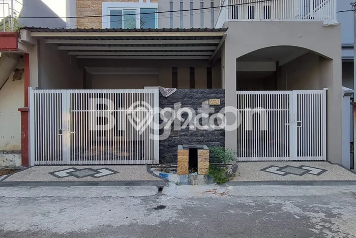 Rumah Mewah Dijual LT 196m2 di Waru, Sidoarjo Rumah Mewah Dijual LT 196m2 di Waru, Sidoarjo