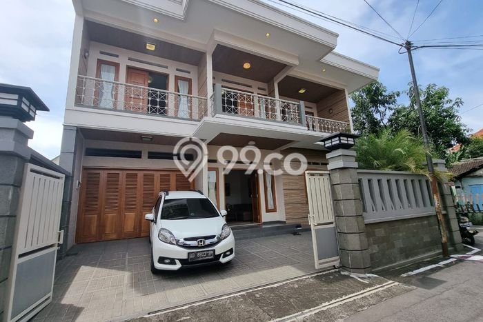 Rumah Mewah Siap Huni LT 319m2 di Laweyan, Surakarta Rumah Mewah Siap Huni LT 319m2 di Laweyan, Surakarta