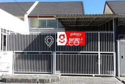 Rumah Modern Cantik 2 KT Siap Huni di Taman Rumah Modern Cantik 2 KT Siap Huni di Taman