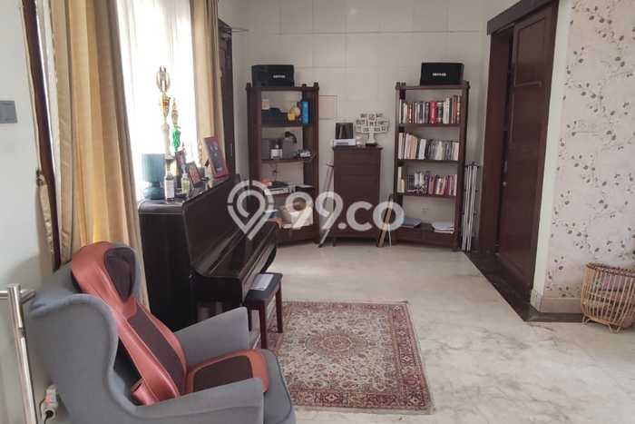 Ready to Use! Premium House LT 182m2 Desain Elegan di Pejaten Ready to Use! Premium House LT 182m2 Desain Elegan di Pejaten