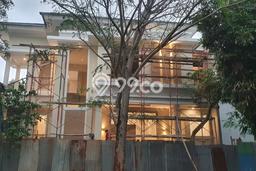 Rumah Modern di BSD Foresta, Tangerang, LT 234m² Bangunan 280m² Rumah Modern di BSD Foresta, Tangerang, LT 234m² Bangunan 280m²