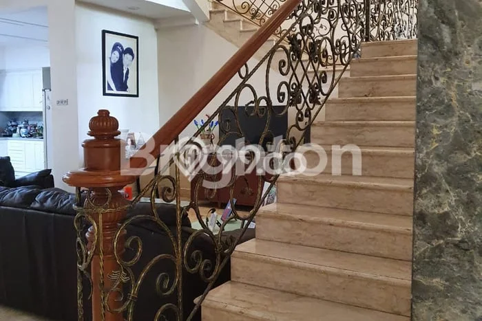 Hunian Mewah Siap Huni LT 190m2 di Kelapa Gading, Jakarta Utara Hunian Mewah Siap Huni LT 190m2 di Kelapa Gading, Jakarta Utara
