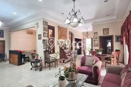 Siap Huni Rumah Mewah 10 Kamar di Menteng Dekat ke Mana Pun Siap Huni Rumah Mewah 10 Kamar di Menteng Dekat ke Mana Pun