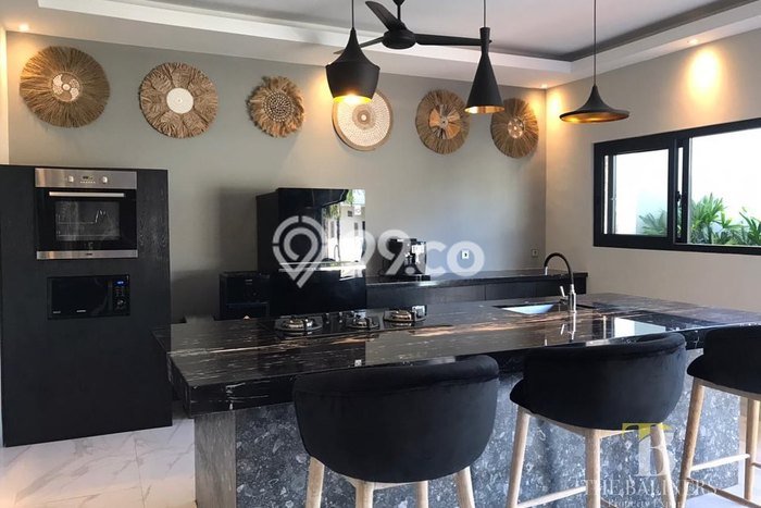 Rumah Eksklusif LB 160m2 di Seminyak Badung untuk Disewa Rumah Eksklusif LB 160m2 di Seminyak Badung untuk Disewa