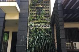 Rumah Strategis di Bintaro, Tangerang Selatan, Luas 180m² Bangunan 225m² - HARGA NEGO! Rumah Strategis di Bintaro, Tangerang Selatan, Luas 180m² Bangunan 225m² - HARGA NEGO!