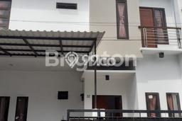 Jual Segera Rumah 4 KT 2 KM di Kawasan Bisnis Tanjung Duren, Jakarta Barat Jual Segera Rumah 4 KT 2 KM di Kawasan Bisnis Tanjung Duren, Jakarta Barat