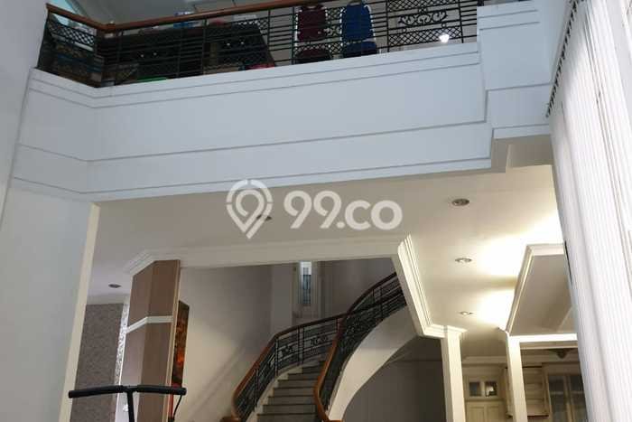 Rumah Elit LB 504m2 Siap Huni Desain Elegan di Puri Indah, Jakarta Barat Rumah Elit LB 504m2 Siap Huni Desain Elegan di Puri Indah, Jakarta Barat