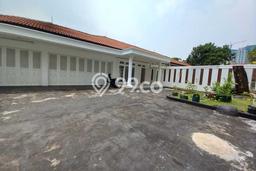 Disewakan! Rumah 5 Kamar Tidur &
4 Kamar Mandi di Kemang, Jakarta Selatan Disewakan! Rumah 5 Kamar Tidur &
4 Kamar Mandi di Kemang, Jakarta Selatan