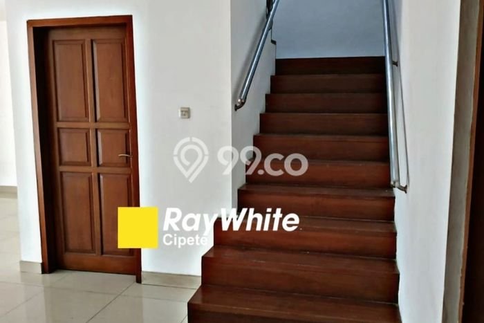 Rumah Elit Modern Siap Huni di Pondok Indah Jakarta Selatan Rumah Elit Modern Siap Huni di Pondok Indah Jakarta Selatan