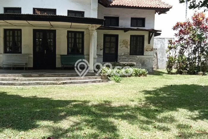 Hunian Mewah LB 500m2 Siap Huni Desain Elegan di Gatot Subroto, Bandung Hunian Mewah LB 500m2 Siap Huni Desain Elegan di Gatot Subroto, Bandung