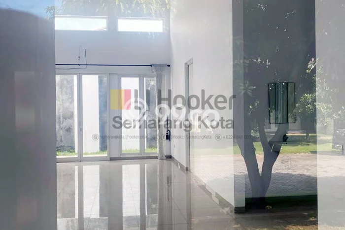 HUNIAN PILIHAN! Rumah di Semarang Barat, 4 KT, Lingkungan Asri, LT 240m2m² Bangunan 240m2m² HUNIAN PILIHAN! Rumah di Semarang Barat, 4 KT, Lingkungan Asri, LT 240m2m² Bangunan 240m2m²