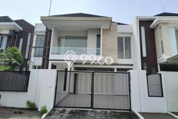 Rumah Lingkungan Asri di Citraland, Surabaya, LT 233m2m² Bangunan 336m2m² Rumah Lingkungan Asri di Citraland, Surabaya, LT 233m2m² Bangunan 336m2m²