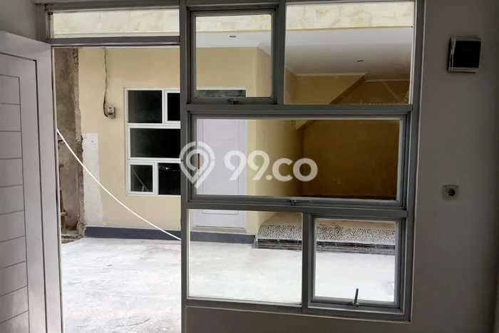 For Sale Rumah 2 Kamar Lokasi Ideal Nyaman dan Strategis di Kemayoran For Sale Rumah 2 Kamar Lokasi Ideal Nyaman dan Strategis di Kemayoran