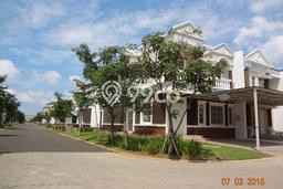 Disewakan! Rumah 3 Kamar Tidur &
3 Kamar Mandi di Green Lake City, Jakarta Barat Disewakan! Rumah 3 Kamar Tidur &
3 Kamar Mandi di Green Lake City, Jakarta Barat