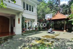 Lokasi terbaik! Rumah siap huni dikontrakkan di Kebayoran Baru LB 700m2 Lokasi terbaik! Rumah siap huni dikontrakkan di Kebayoran Baru LB 700m2