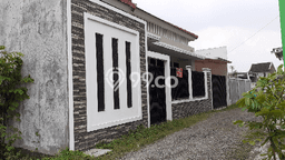 Dijual Cepat Rumah Bagus Siap Huni LB 125m2 di Banyuanyar, Solo Dijual Cepat Rumah Bagus Siap Huni LB 125m2 di Banyuanyar, Solo
