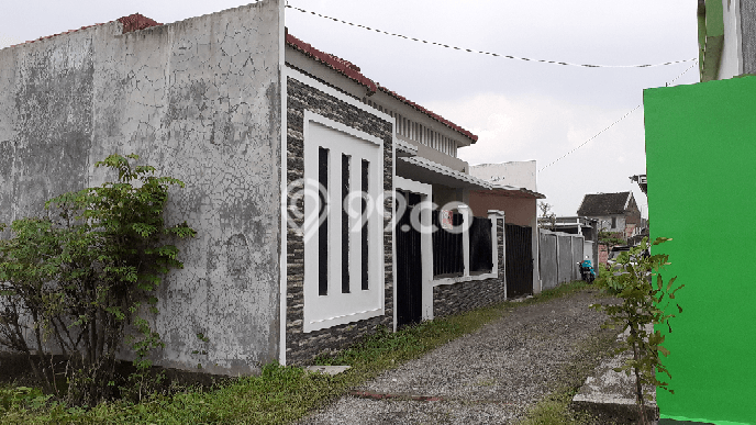 Rumah Strategis Modern Lb 125m2 di Banjarsari, Solo Rumah Strategis Modern Lb 125m2 di Banjarsari, Solo