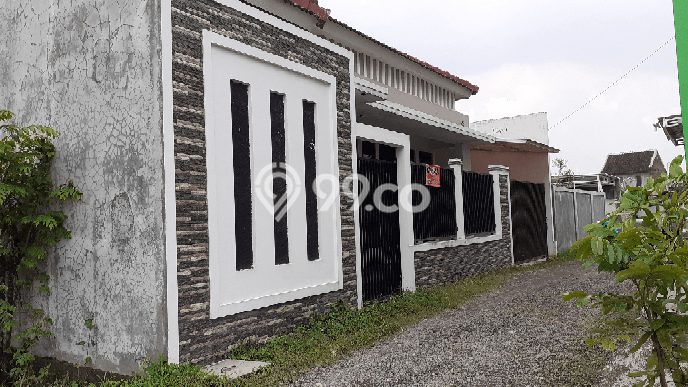 Rumah Strategis Modern Lb 125m2 di Banjarsari, Solo Rumah Strategis Modern Lb 125m2 di Banjarsari, Solo