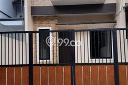 Disewakan! Rumah 4 Kamar Tidur &
3 Kamar Mandi di Cikupa Citra Raya, Tangerang Disewakan! Rumah 4 Kamar Tidur &
3 Kamar Mandi di Cikupa Citra Raya, Tangerang