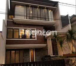 Rumah Nyaman dengan 4 Kamar Tidur dan 3 Kamar Mandi di Kawasan Sukolilo, Surabaya Rumah Nyaman dengan 4 Kamar Tidur dan 3 Kamar Mandi di Kawasan Sukolilo, Surabaya