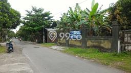 Tanah kering pagar keliling siap bangun di karangasem solo Tanah kering pagar keliling siap bangun di karangasem solo