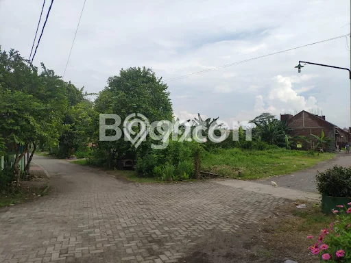HARGA TERBAIK! Tanah Kawasan Taman, Luas 102m², Jalur Mudah, Cocok untuk Hunian HARGA TERBAIK! Tanah Kawasan Taman, Luas 102m², Jalur Mudah, Cocok untuk Hunian